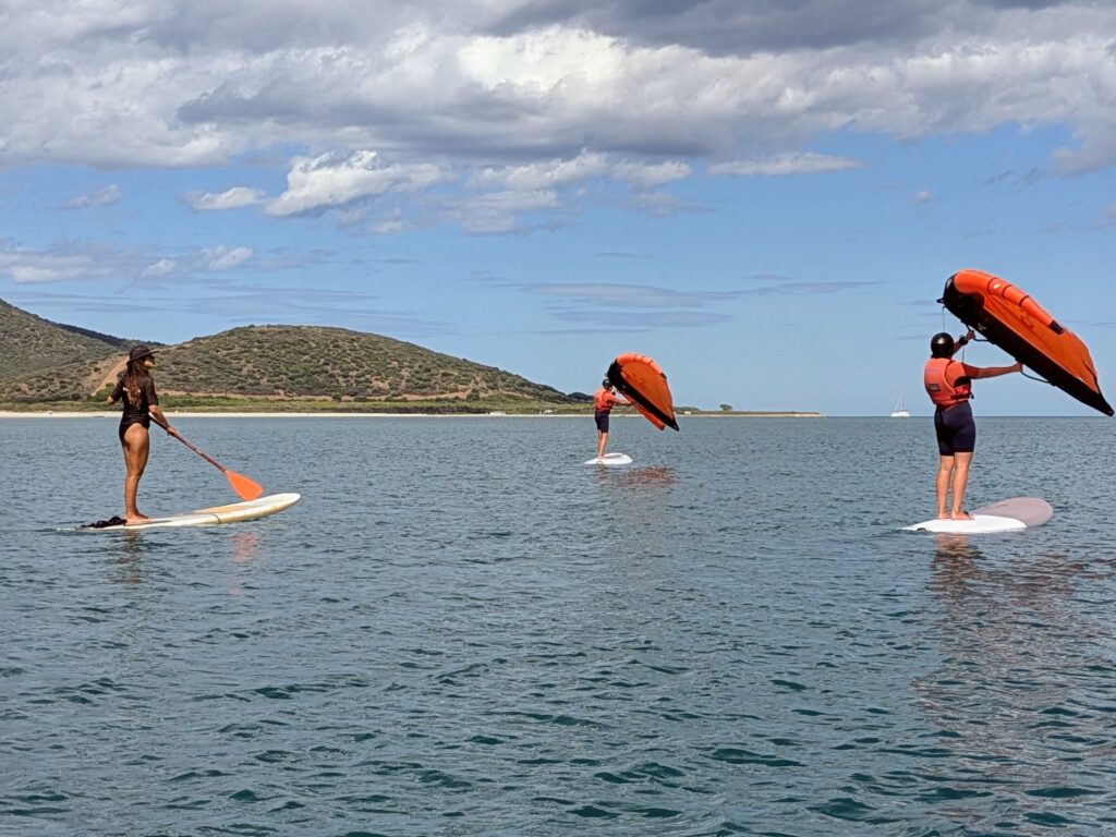 Wingfoil Kurs Sardinien bei Nido Surf Posada in Flachwasser